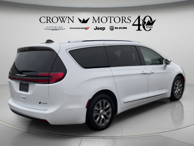 Used 2024 Chrysler Pacifica Pinnacle FWD image 5