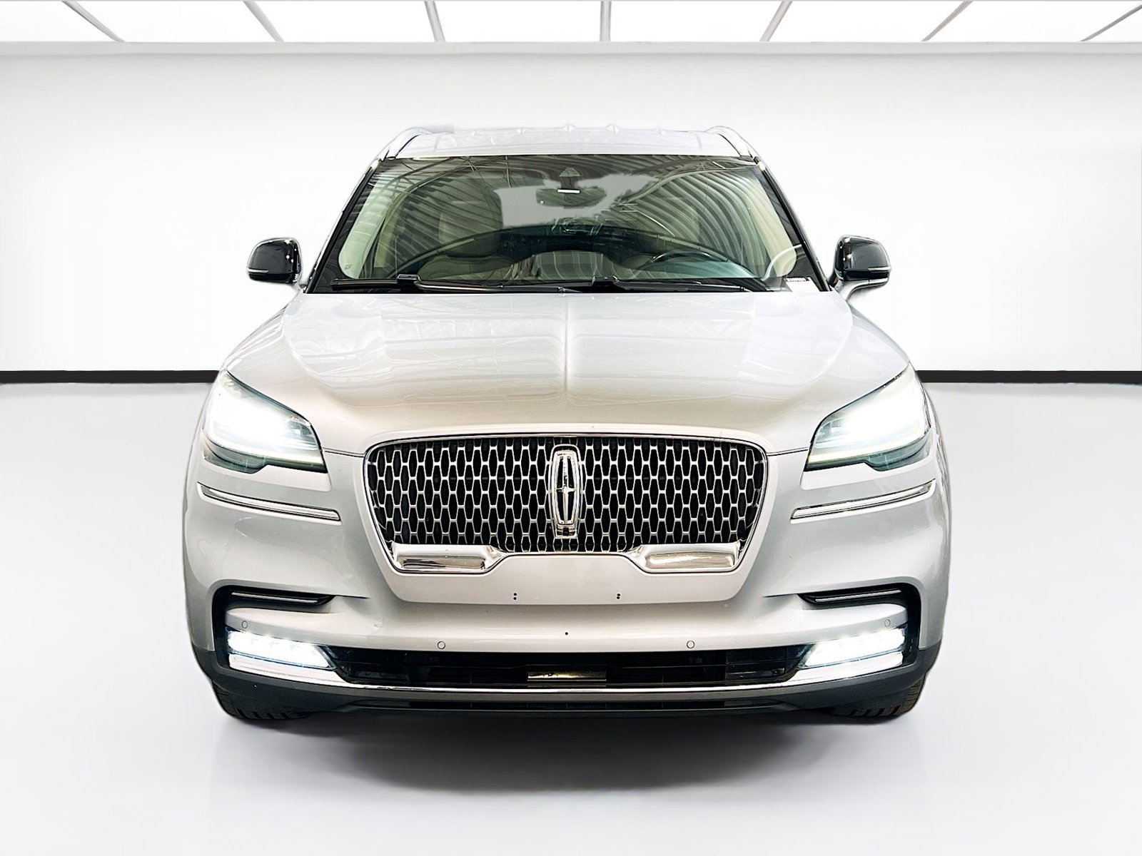 Used 2020 Lincoln Aviator Reserve AWD/4WD image 2