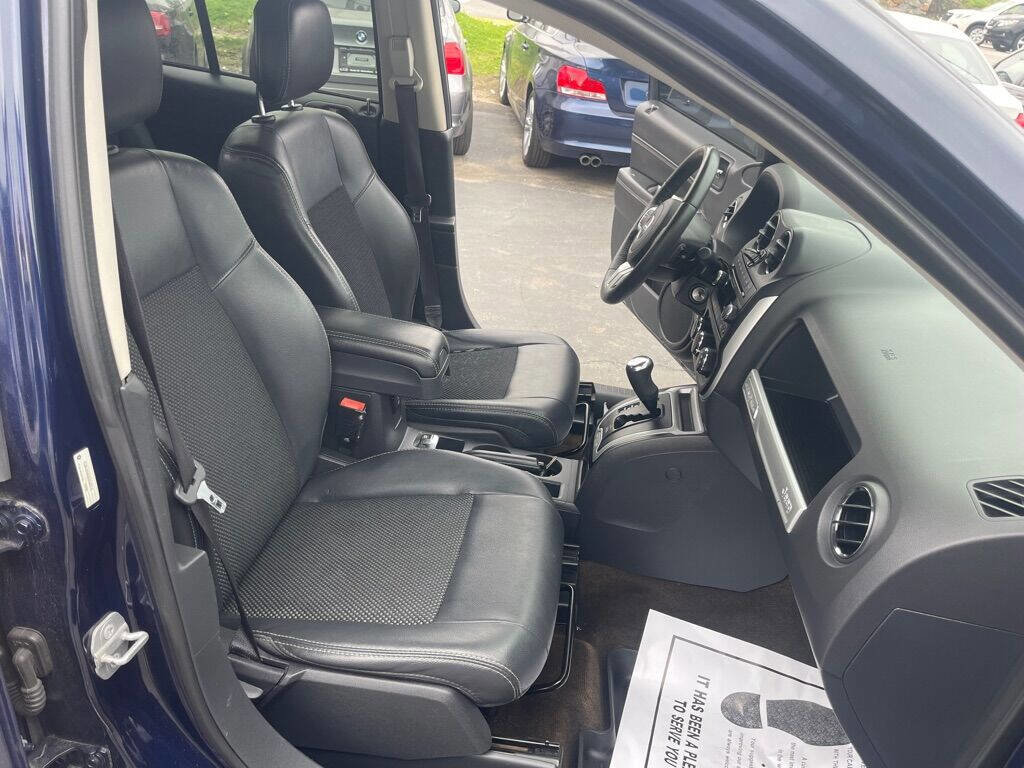 Used 2016 Jeep Compass Latitude image 27