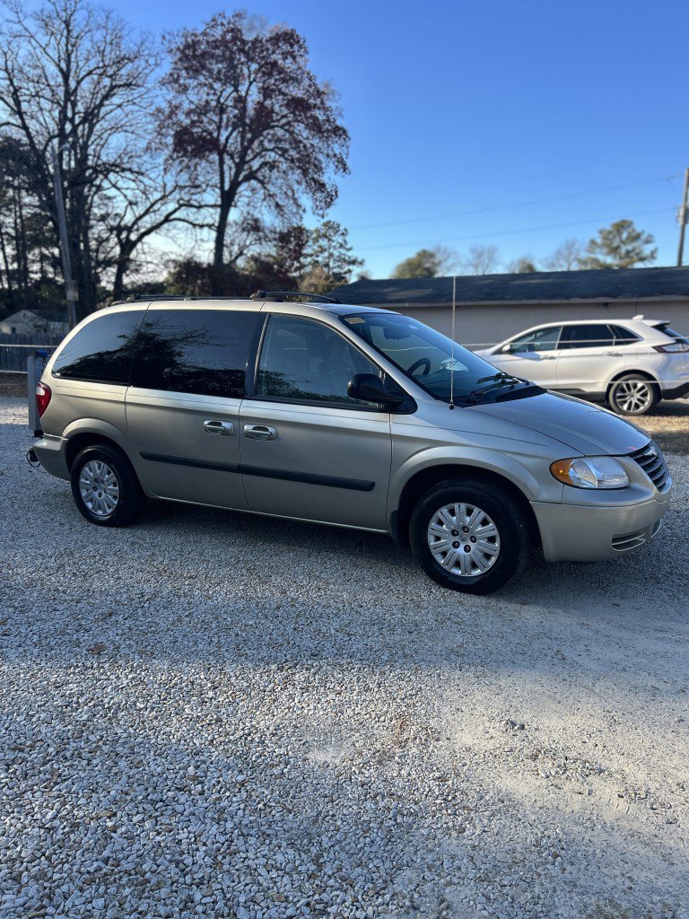 Used 2005 Chrysler Town & Country LX w/ Popular Equipment Group I image 2