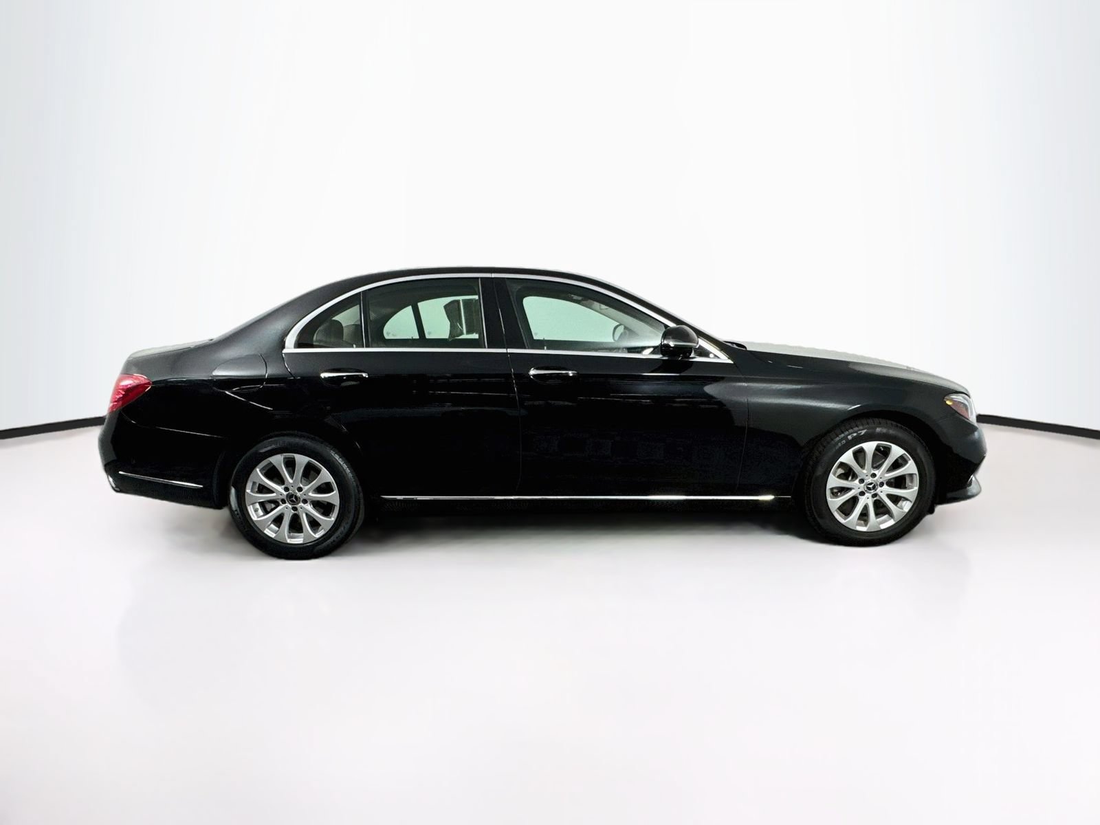 Used 2019 Mercedes-Benz E 300 4MATIC image 8
