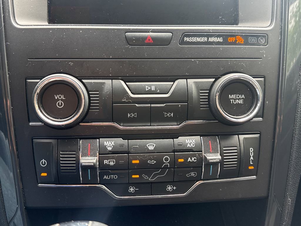 Used 2019 Ford Explorer XLT w/ Equipment Group 201A AWD/4WD image 23