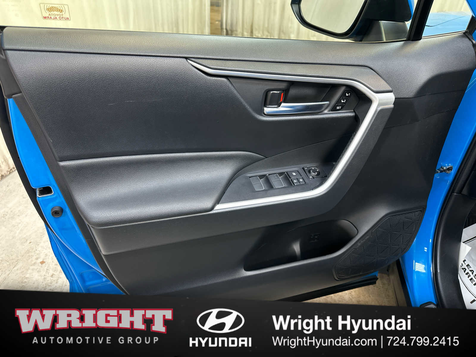 Used 2021 Toyota RAV4 XLE Premium image 9