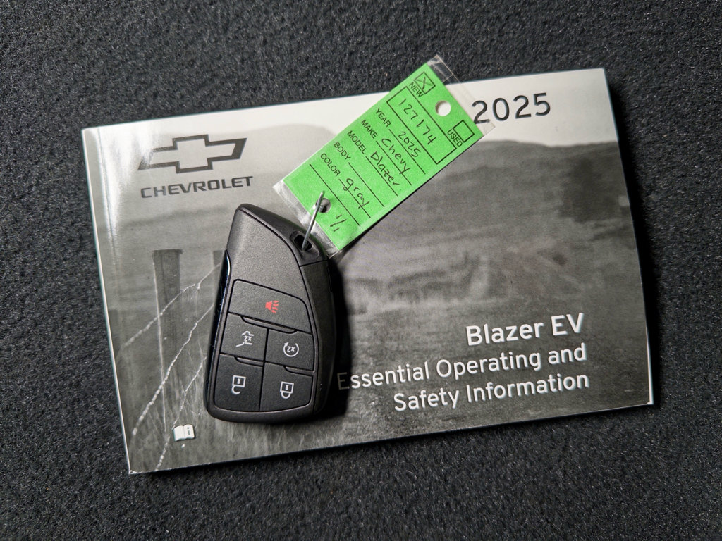 Used 2025 Chevrolet Blazer EV LT AWD/4WD image 21
