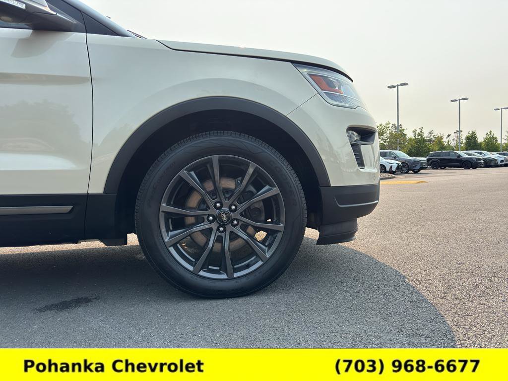 Used 2018 Ford Explorer XLT w/ Equipment Group 202A AWD/4WD image 28