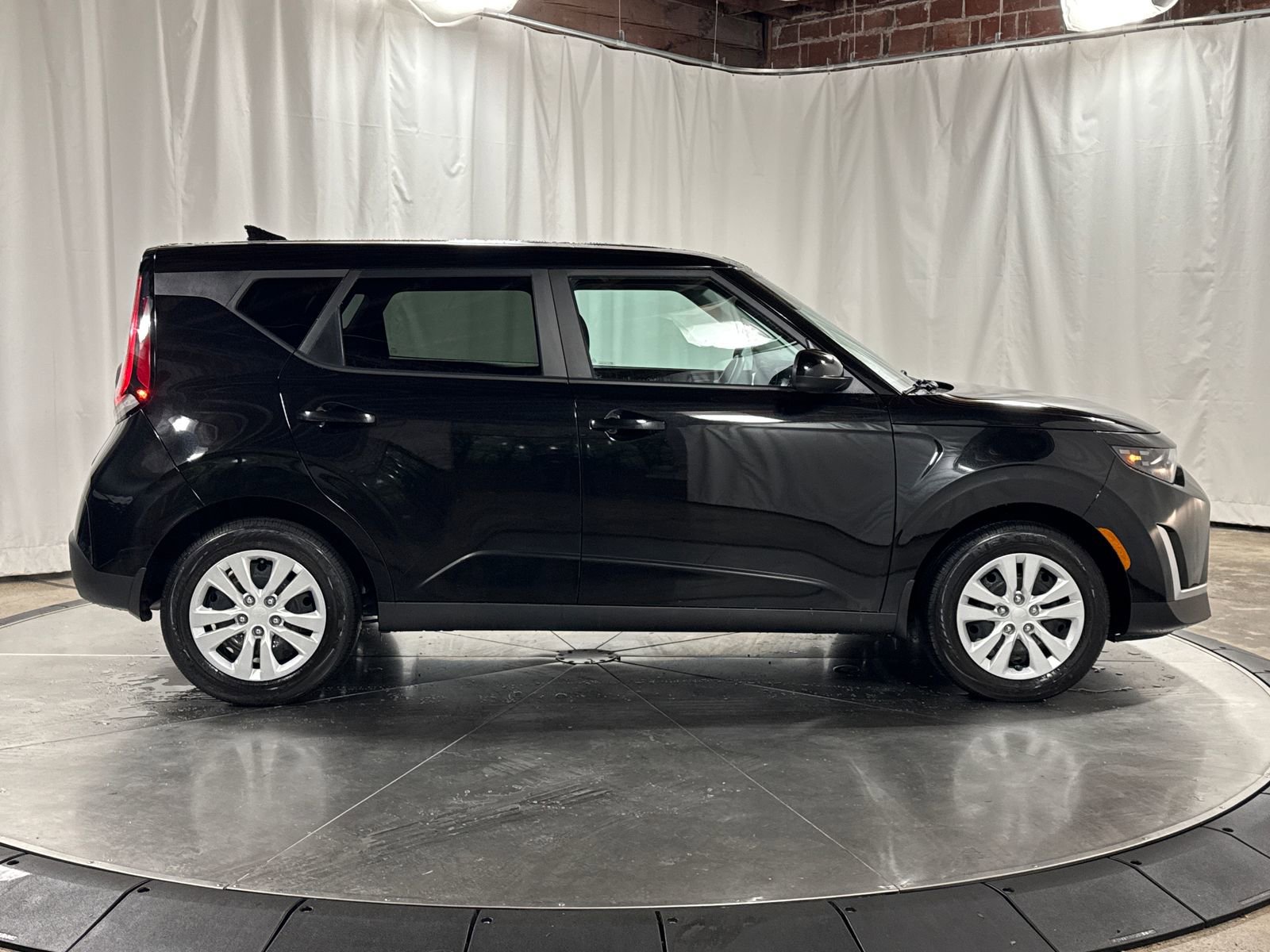 Certified 2023 Kia Soul LX FWD image 9