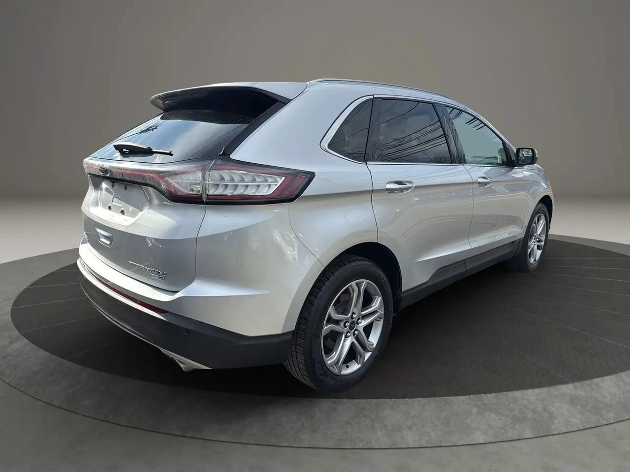 Used 2016 Ford Edge Titanium w/ Technology Package AWD/4WD image 5