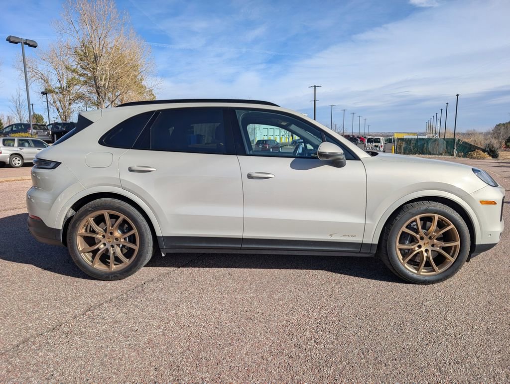 Used 2024 Porsche Cayenne image 4