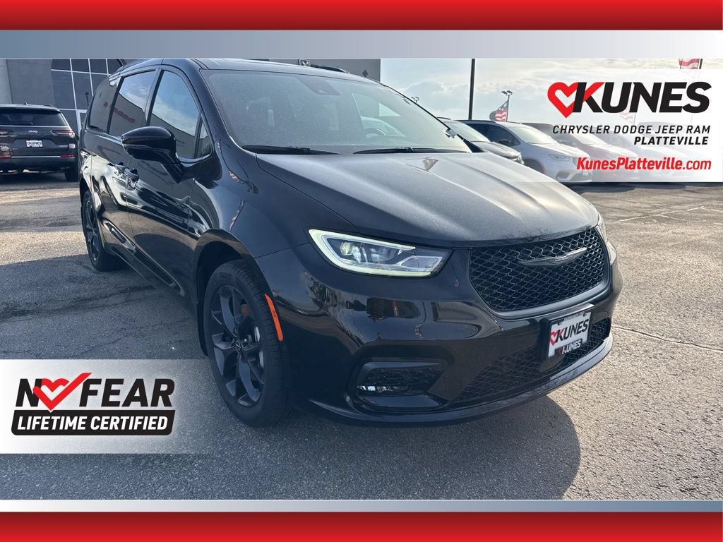 New 2026 Chrysler Pacifica Select w/ S Appearance Package