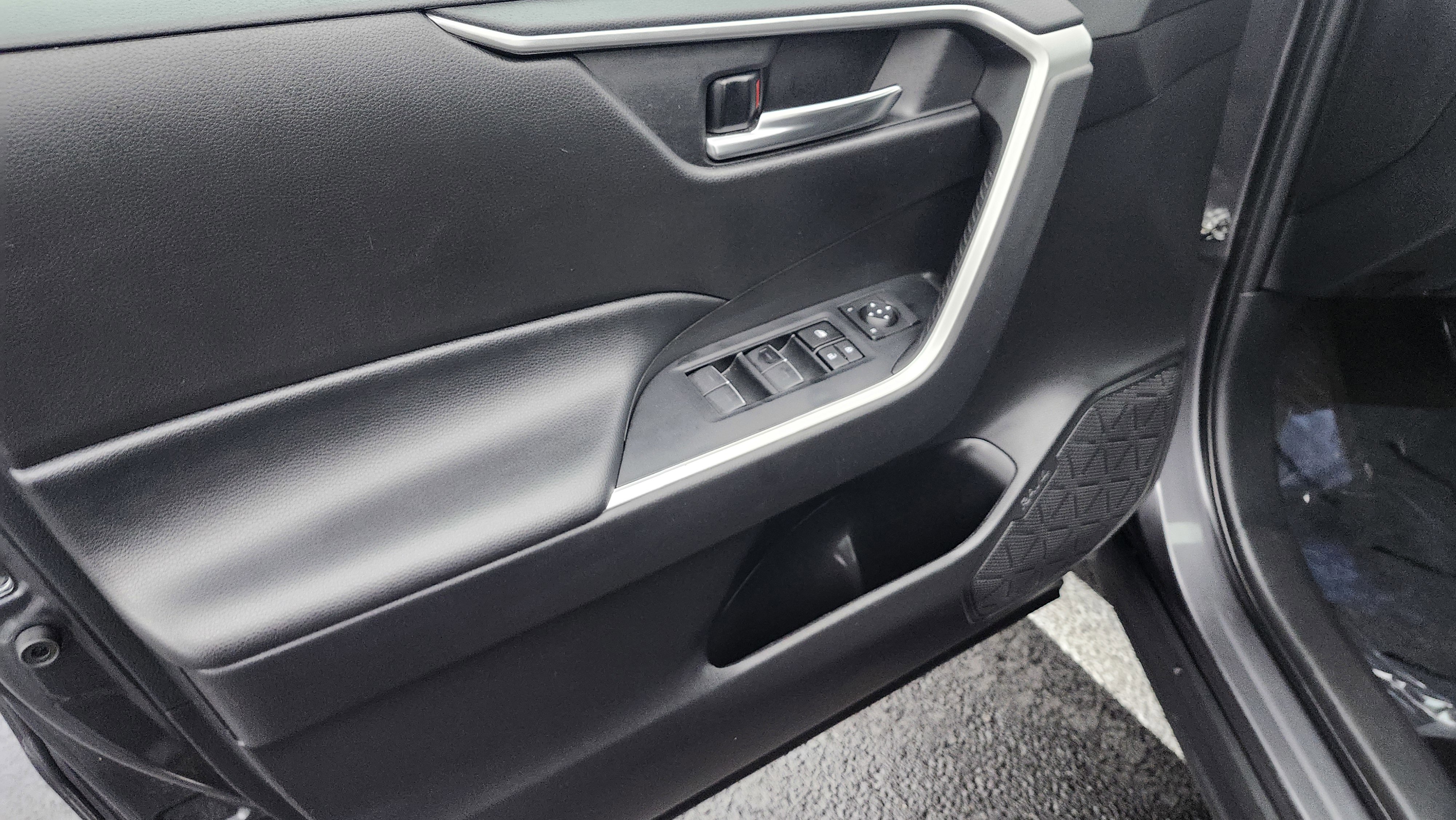 Used 2024 Toyota RAV4 XLE image 18