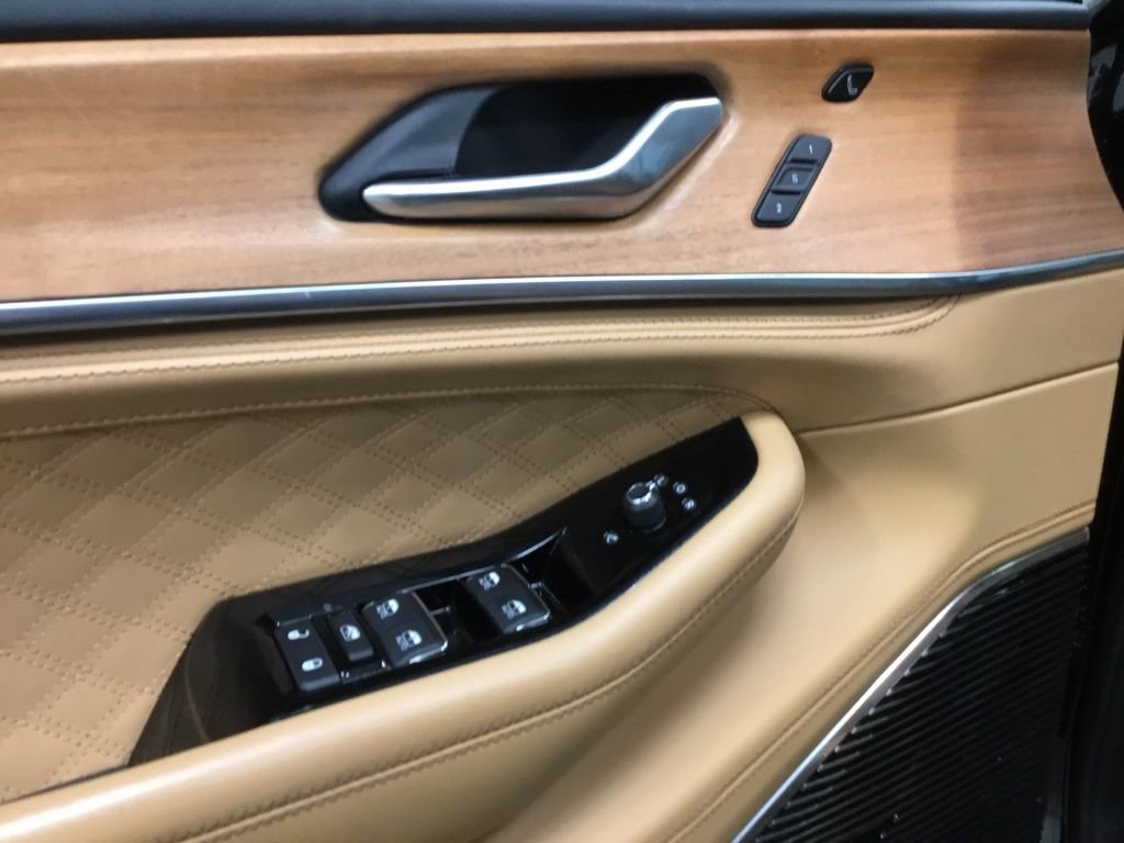 Used 2023 Jeep Grand Cherokee Summit image 7