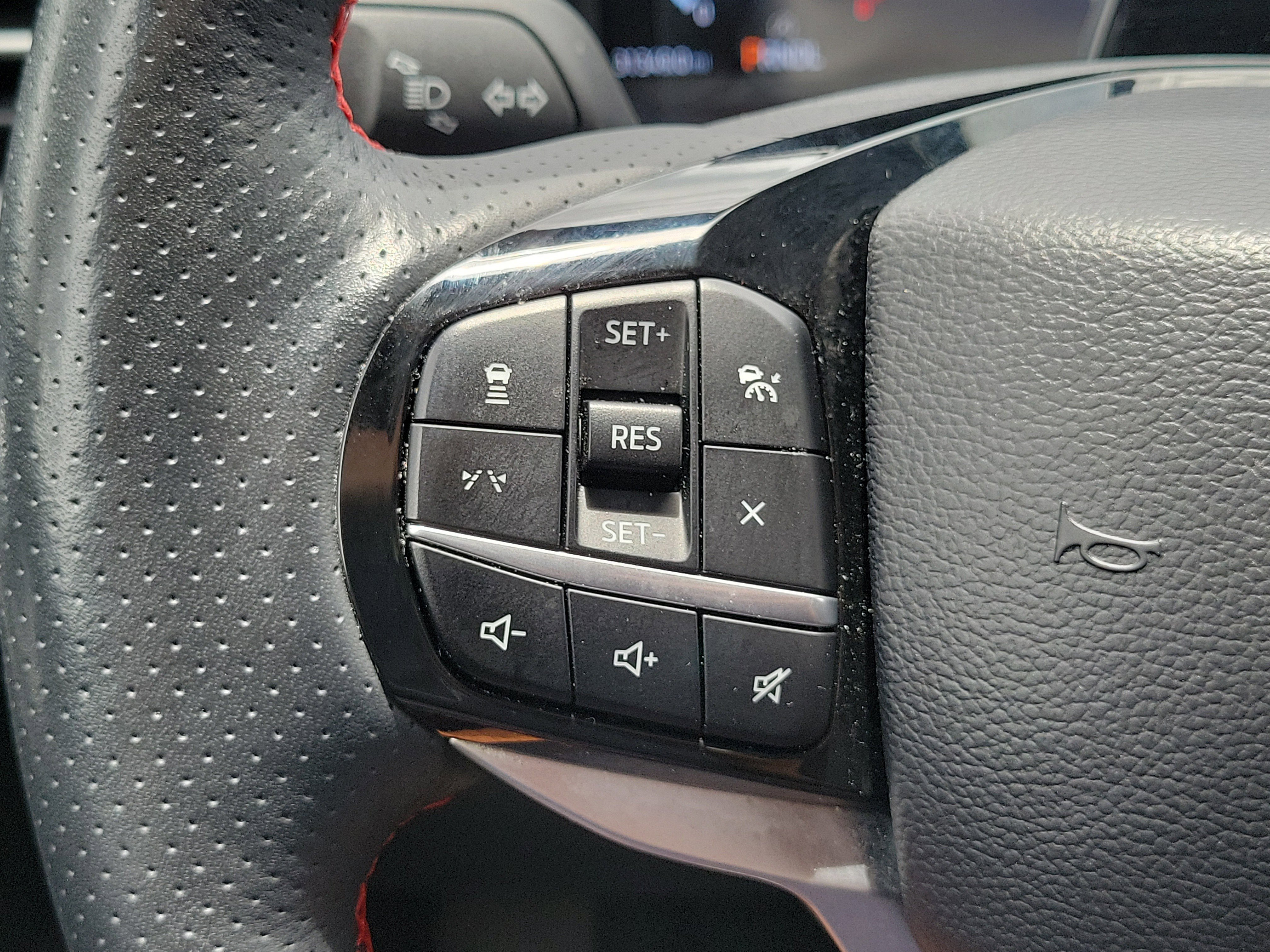 Certified 2025 Ford Explorer ST-Line AWD/4WD image 27