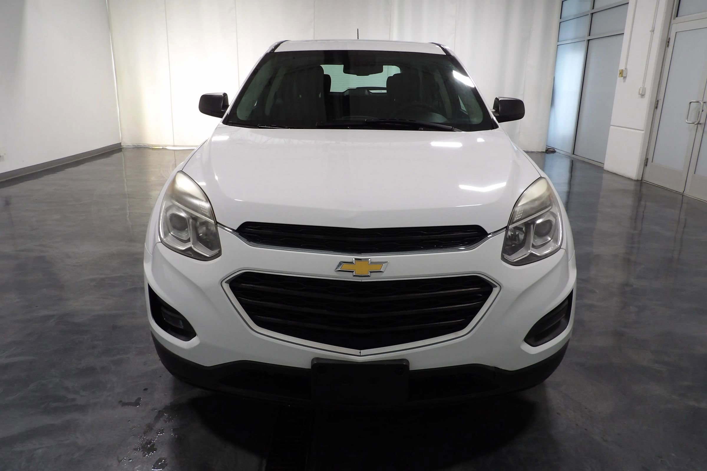 Used 2016 Chevrolet Equinox LS image 2