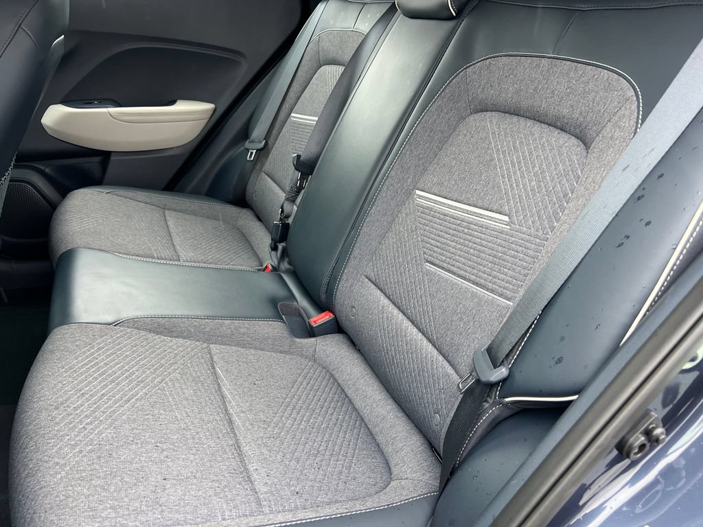 Used 2025 Hyundai Venue Limited FWD image 14