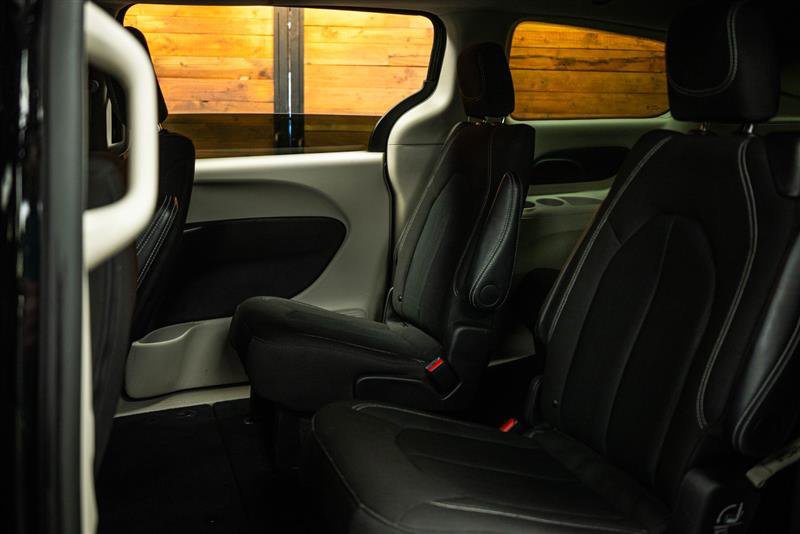 Used 2024 Chrysler Voyager LX image 10
