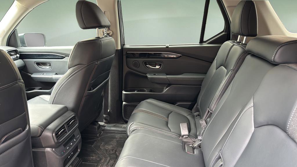 Used 2025 Honda Pilot EX-L image 16