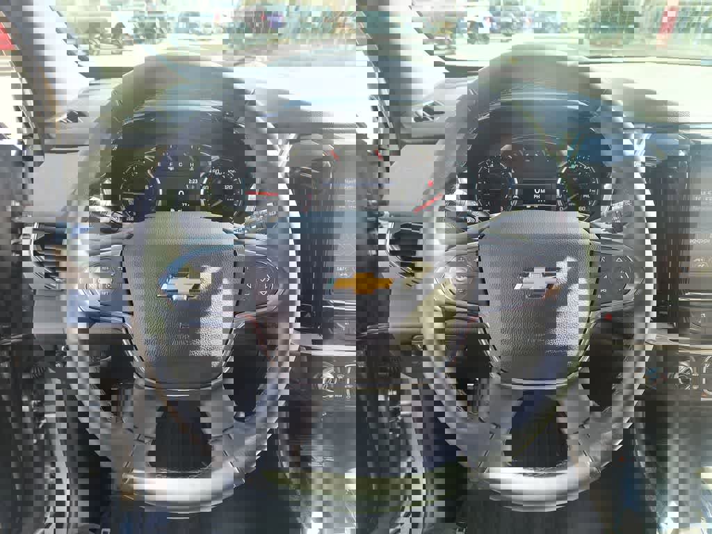 Used 2023 Chevrolet Traverse LT w/ Rear Camera Mirror Package image 14