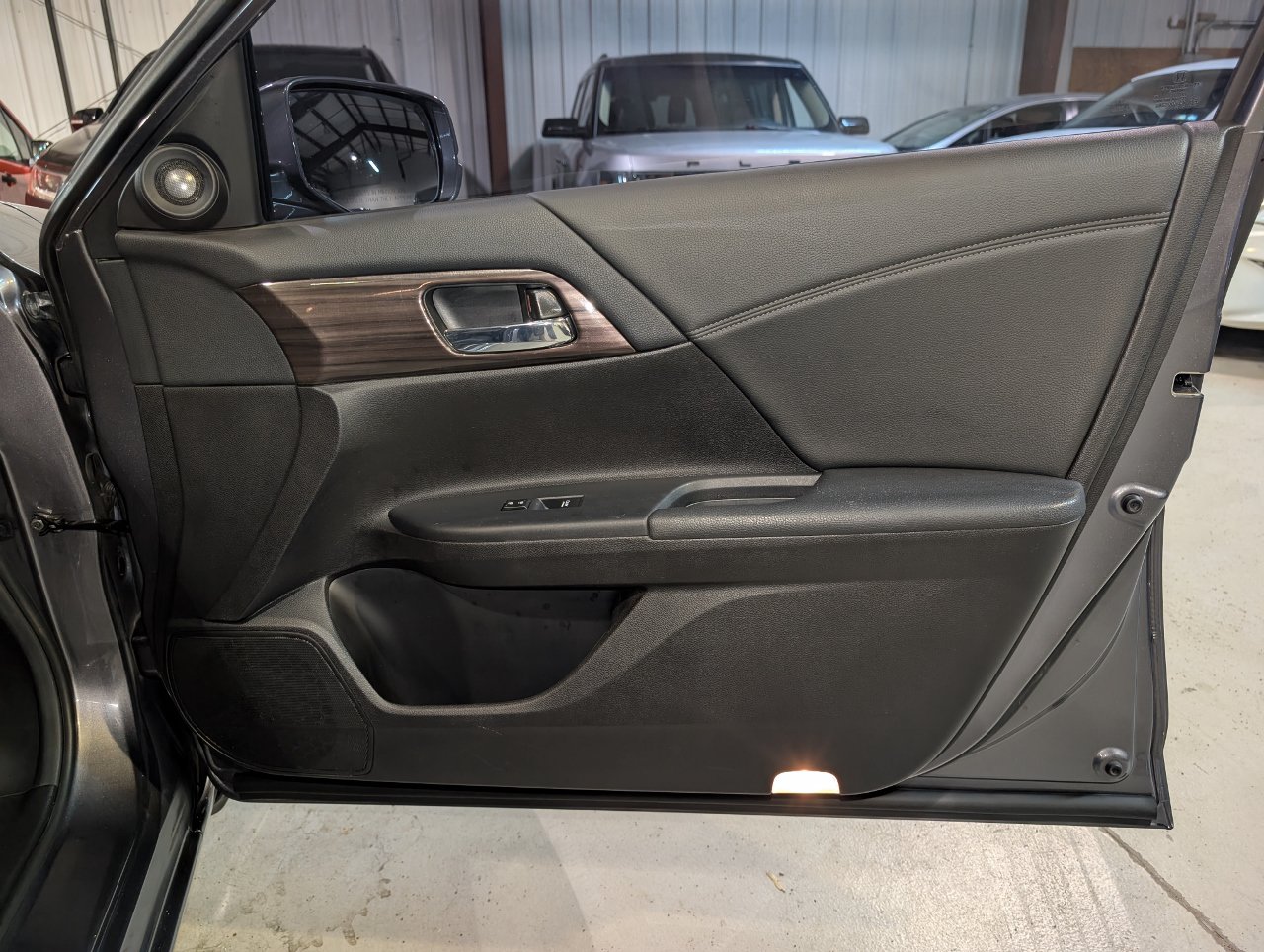 Used 2016 Honda Accord EX-L image 25