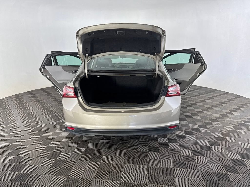 Used 2022 Chevrolet Malibu LT FWD image 17