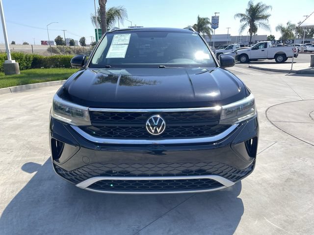 Used 2022 Volkswagen Taos SE FWD image 3