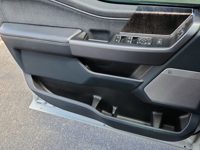 Used 2025 Ford F350 Lariat w/ Black Appearance Package image 7