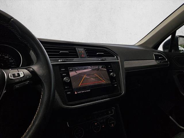 Used 2021 Volkswagen Tiguan SE w/ Panoramic Sunroof Package FWD image 17
