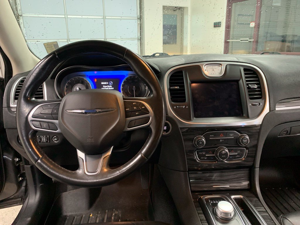 Used 2019 Chrysler 300 Touring w/ Quick Order Package 2EF RWD image 9