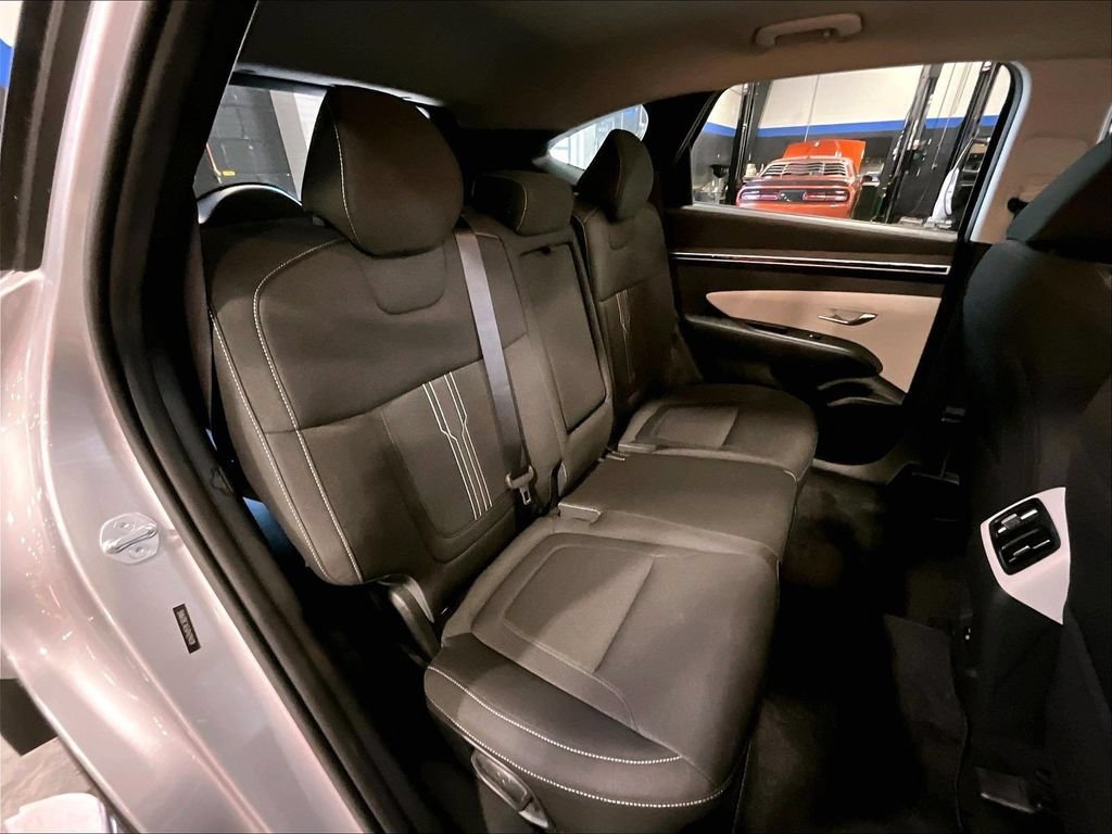 Used 2023 Hyundai Tucson SEL AWD/4WD image 16