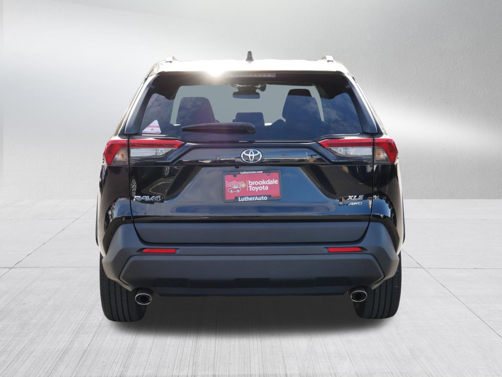 Used 2022 Toyota RAV4 XLE Premium AWD/4WD image 6