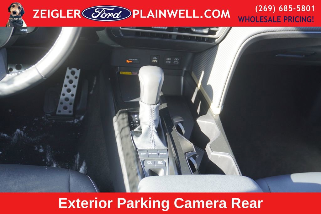 Used 2025 Toyota Camry SE image 11