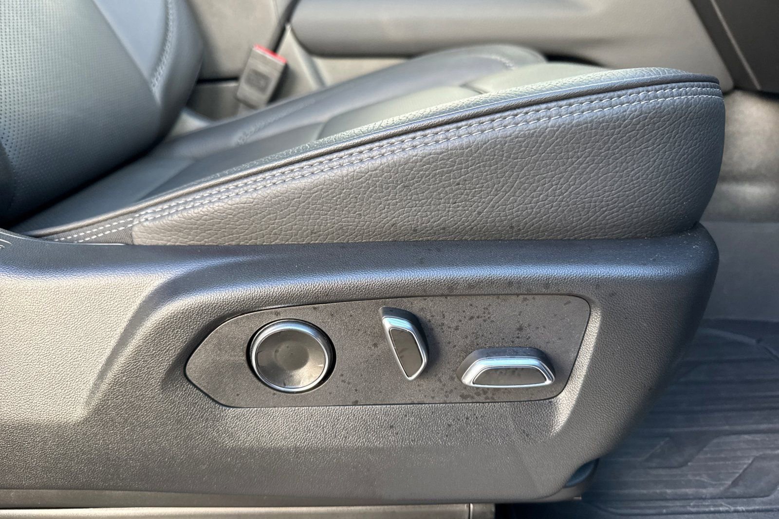 Used 2024 GMC Yukon XL Denali w/ LPO, Floor Liner Package image 21