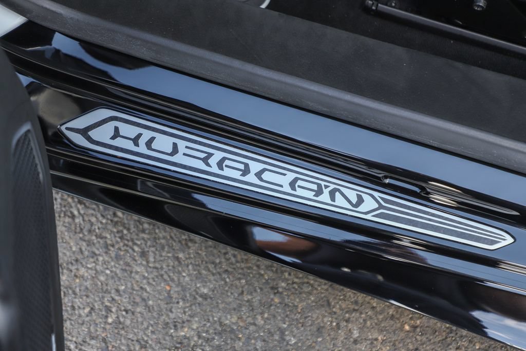Used 2018 Lamborghini Huracan Performante AWD/4WD image 52