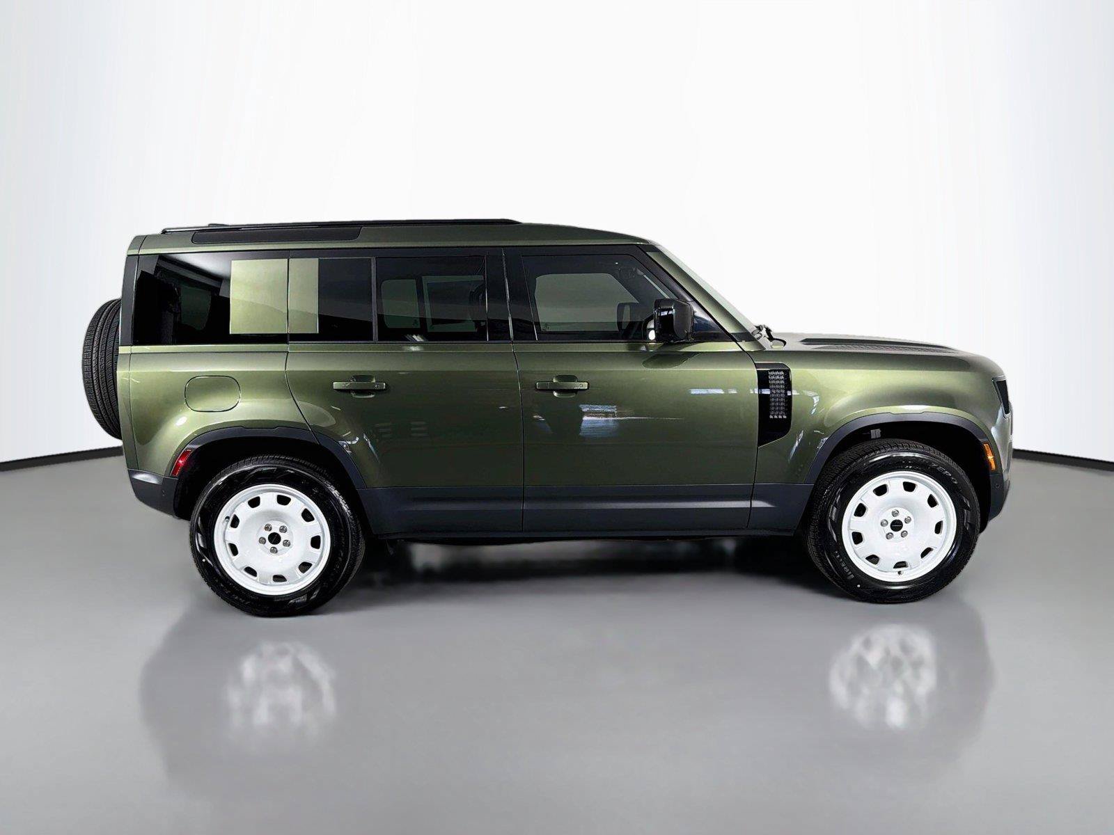 New 2026 Land Rover Defender 110 S AWD/4WD image 4
