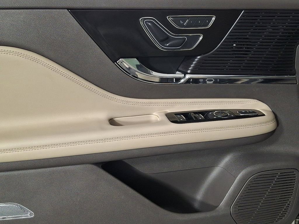 Used 2022 Lincoln Corsair AWD w/ Equipment Group 101A image 14