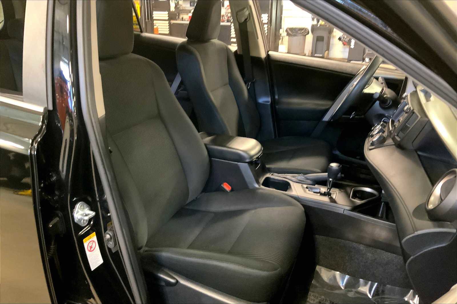 Used 2017 Toyota RAV4 LE w/ Carpet Mat Package image 8