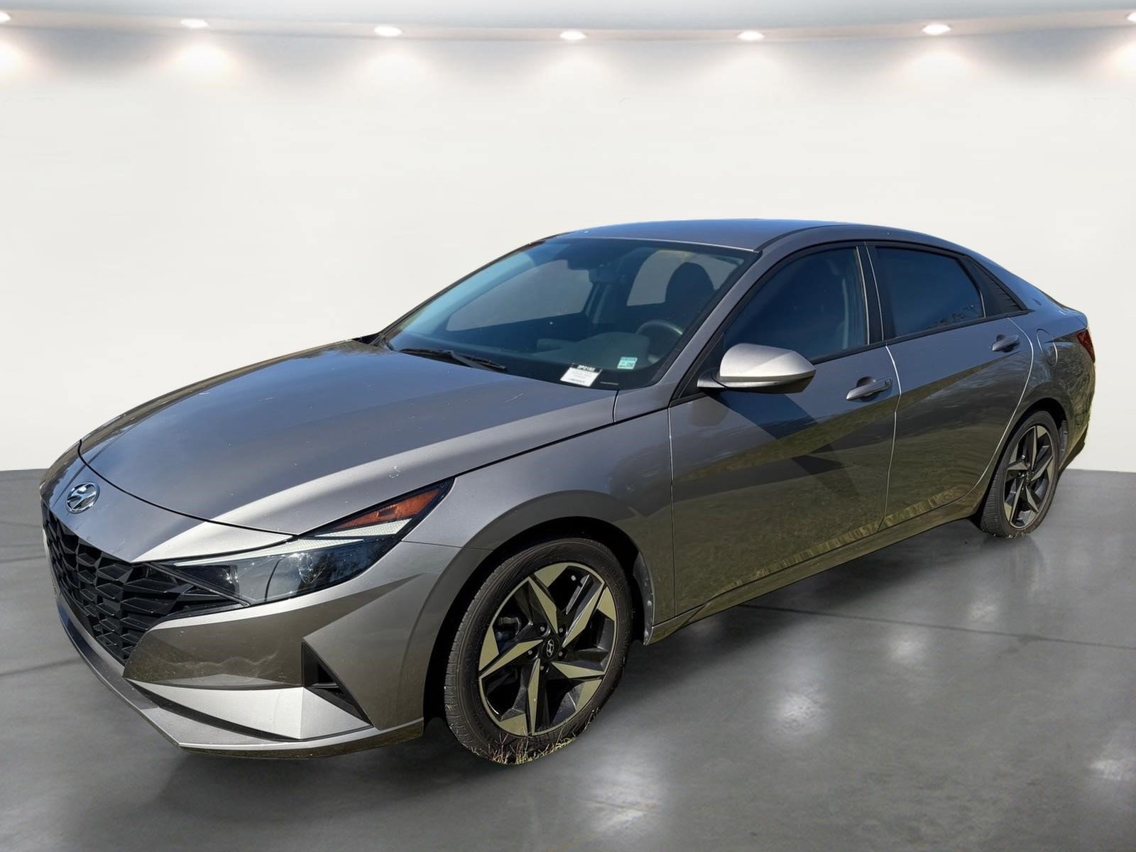 Used 2023 Hyundai Elantra SEL w/ Convenience Package FWD image 2