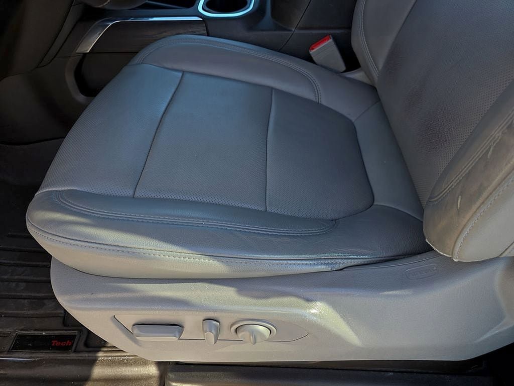 Used 2020 GMC Sierra 1500 SLT RWD image 26