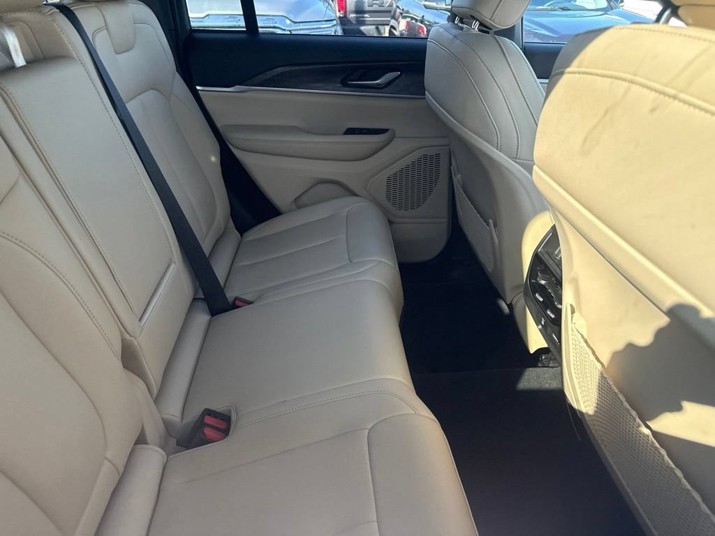 Certified 2023 Jeep Grand Cherokee Limited AWD/4WD image 23