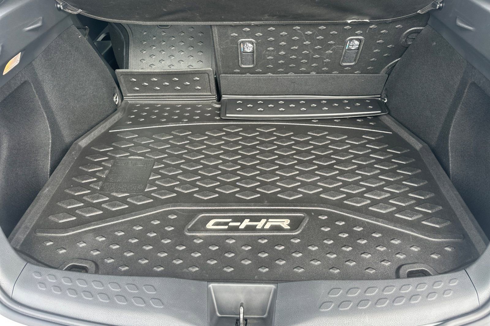 Used 2020 Toyota C-HR LE FWD image 14