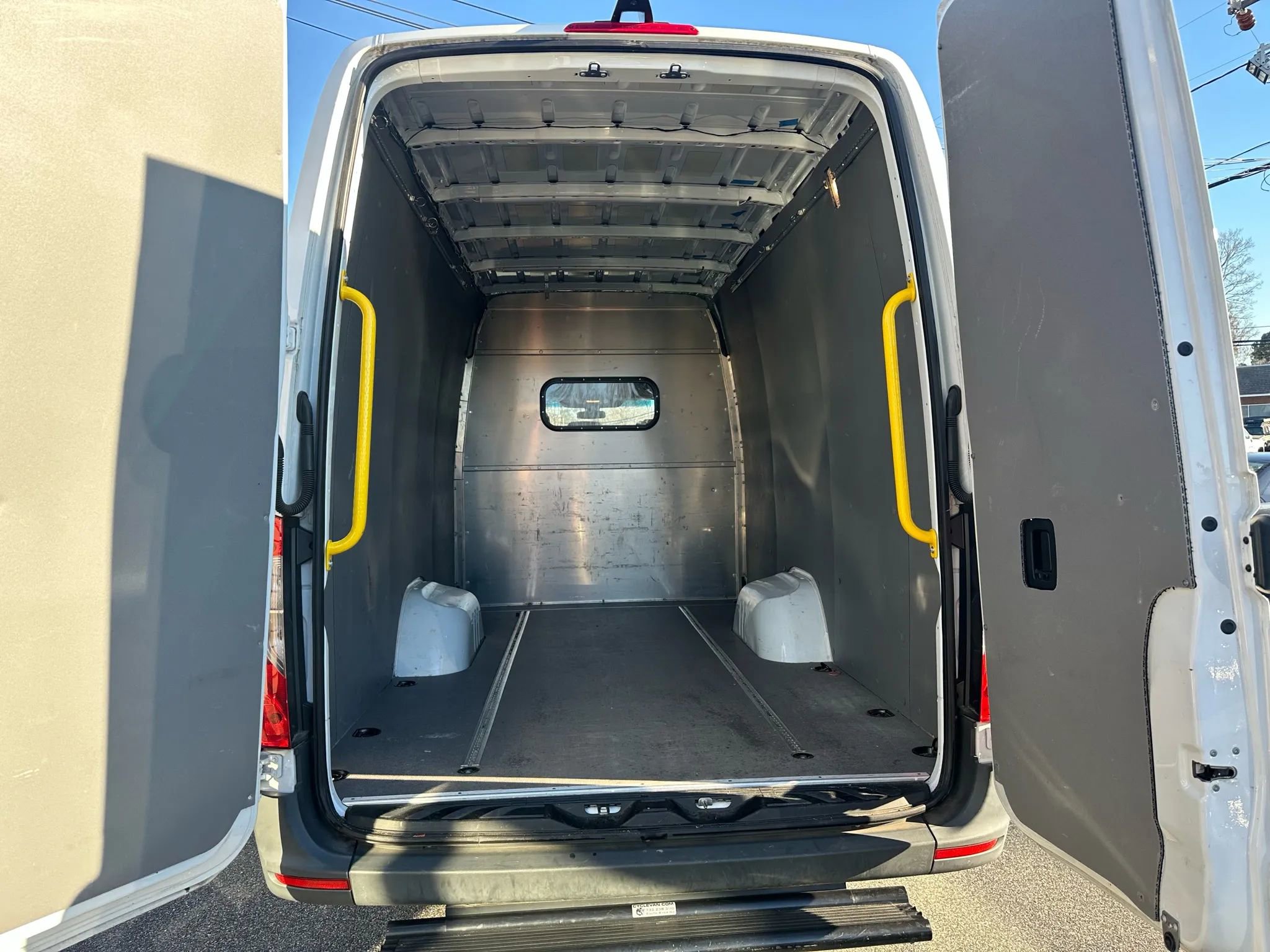 Used 2021 Mercedes-Benz Sprinter 3500 image 17