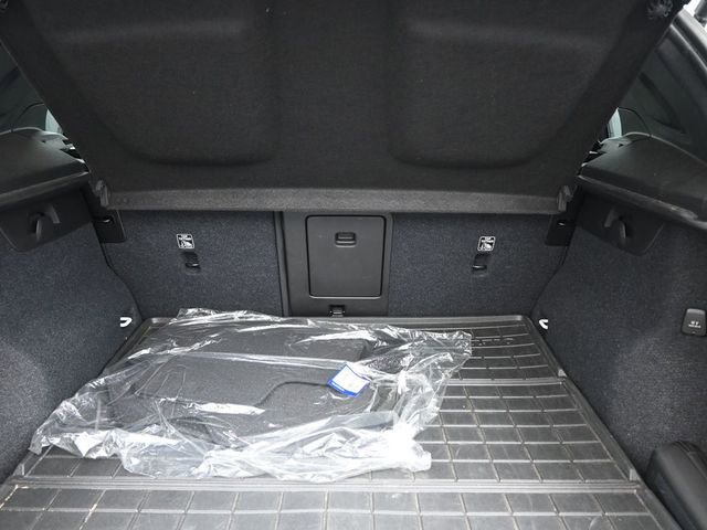 Used 2023 Volvo XC40 B5 Plus w/ Driver Assist Package AWD/4WD image 11