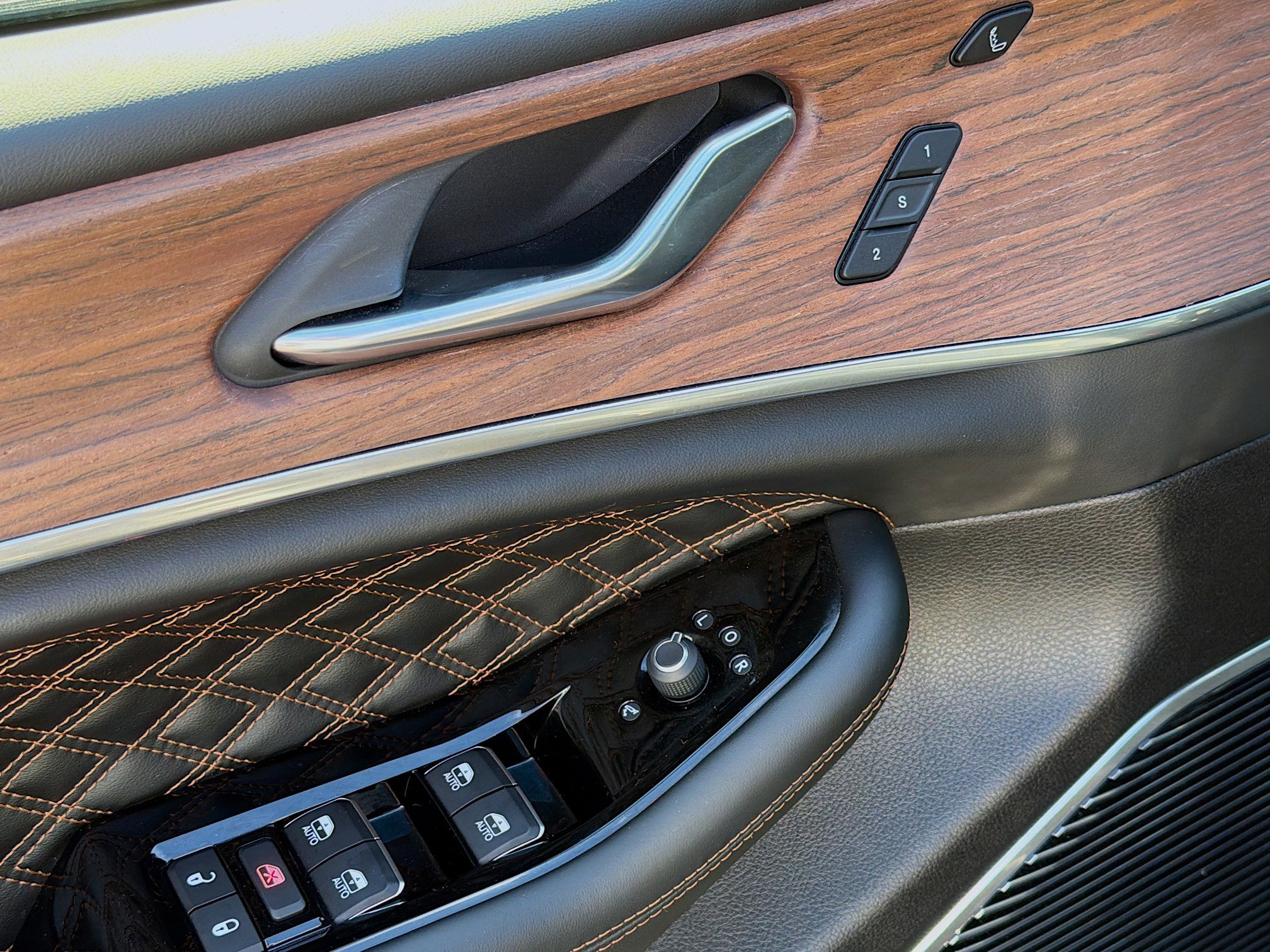 Used 2024 Jeep Grand Cherokee Summit w/ Advanced Protech Group IV image 23