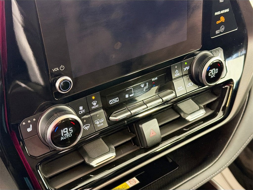 Used 2023 Toyota Highlander L image 14