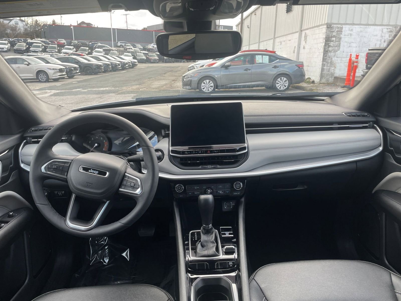 Used 2025 Jeep Compass Limited image 33