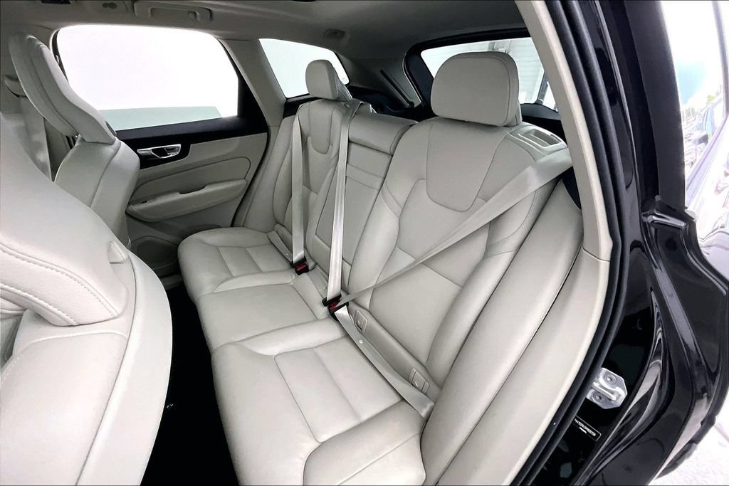 Used 2021 Volvo XC60 T5 Momentum w/ Protection Package Premier AWD/4WD image 29