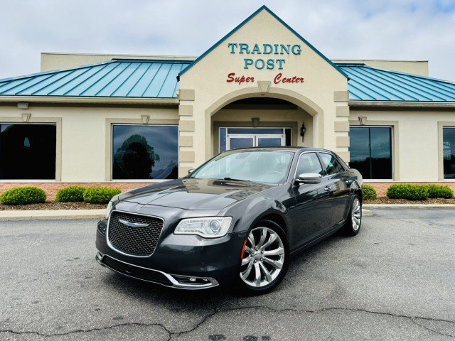 Used 2018 Chrysler 300 Limited w/ Safetytec Plus Group image 2