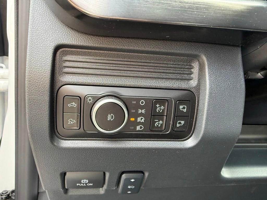 New 2026 Ford F350 4x4 Crew Cab DRW Super Duty image 7