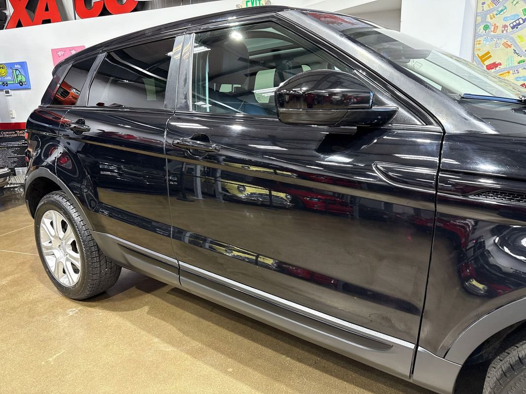 Used 2017 Land Rover Range Rover Evoque SE Premium image 56