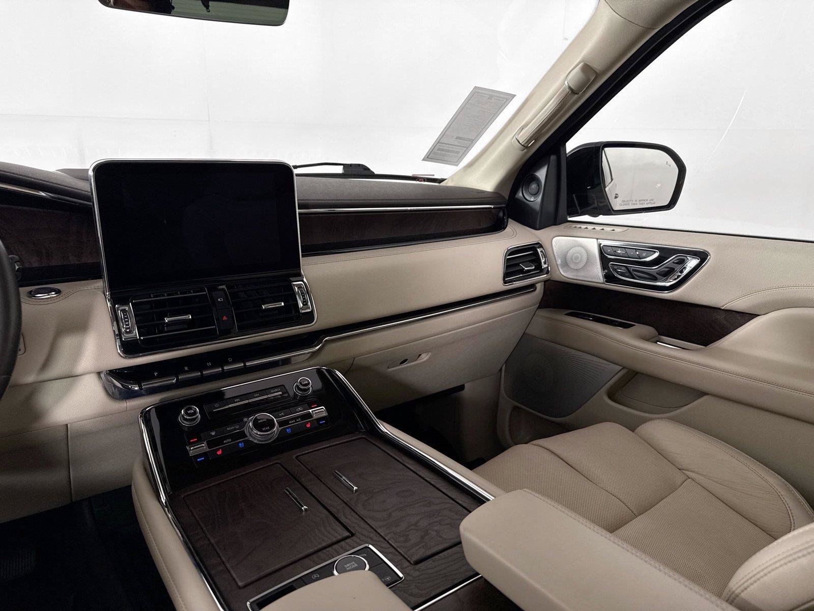 Used 2021 Lincoln Navigator Reserve w/ Luxury Package AWD/4WD image 33
