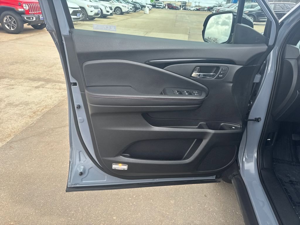 Used 2024 Honda Ridgeline Black Edition image 13